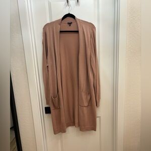 Torrid size 3 dusty pink cardigan with pockets. Torrid sweater with pockets.